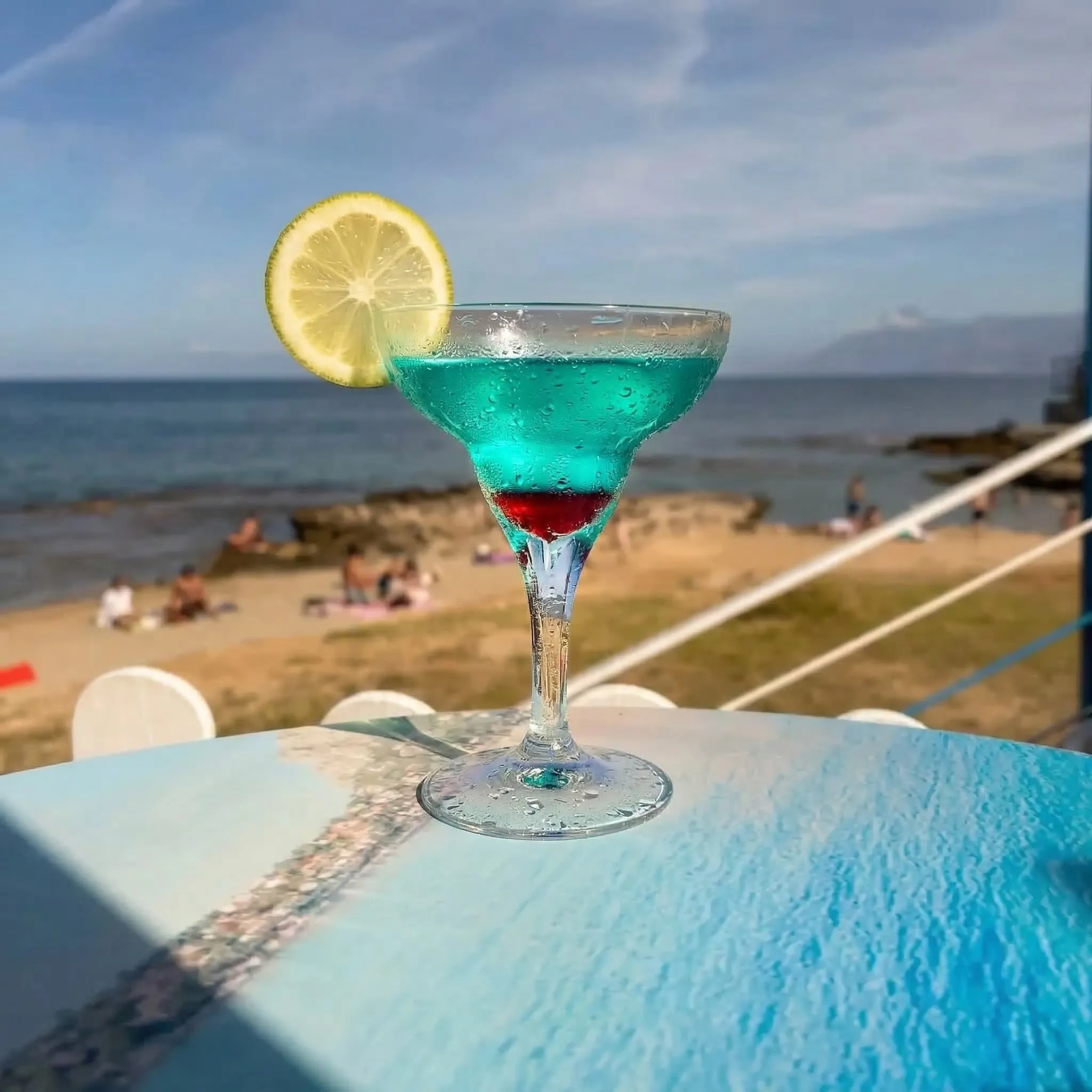 Cocktail d'autore ispirati ai colori e ai sapori del Mediterraneo.