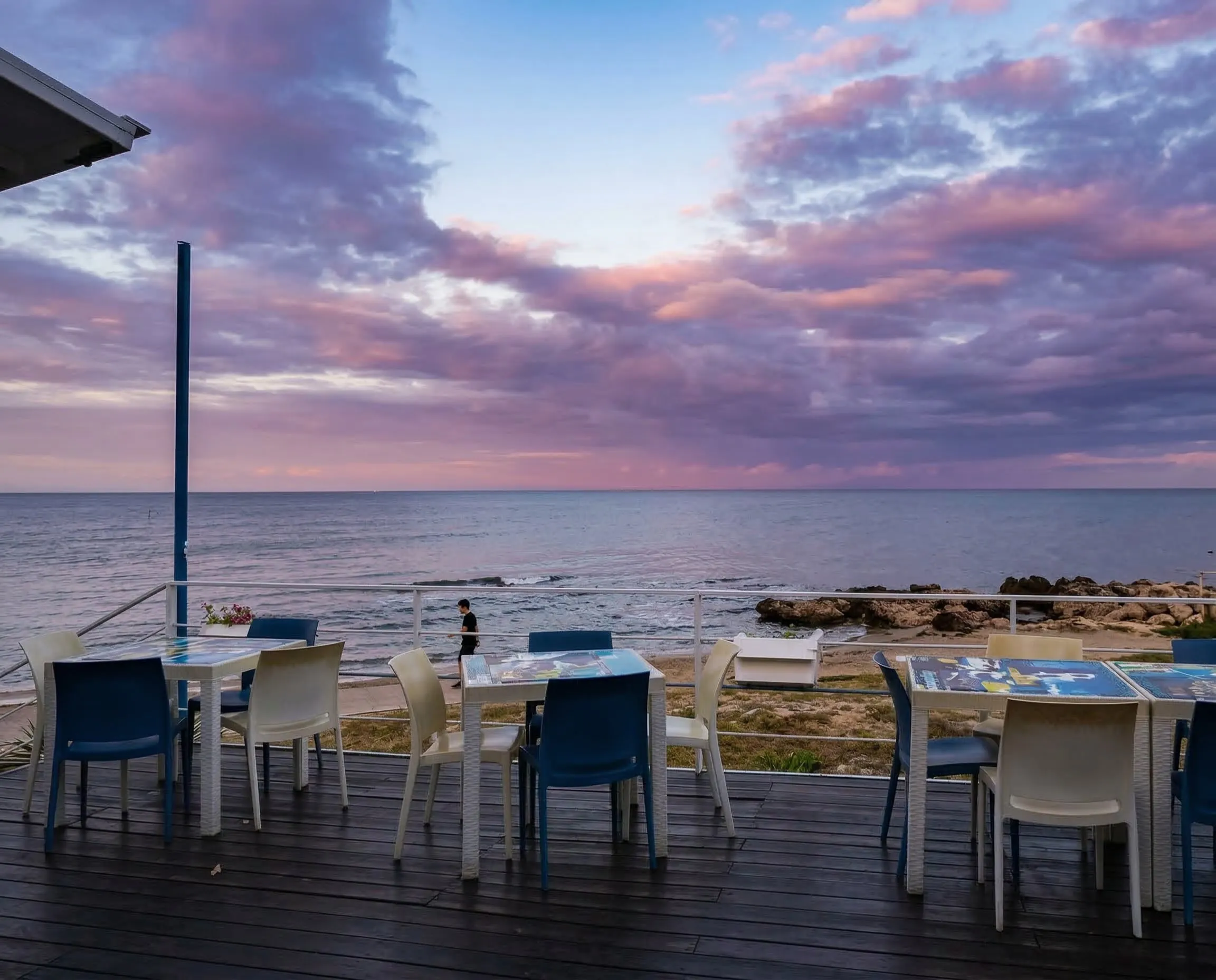 Sfumature di rosa e lavanda: l'ora più magica della giornata a Sant'Elia.